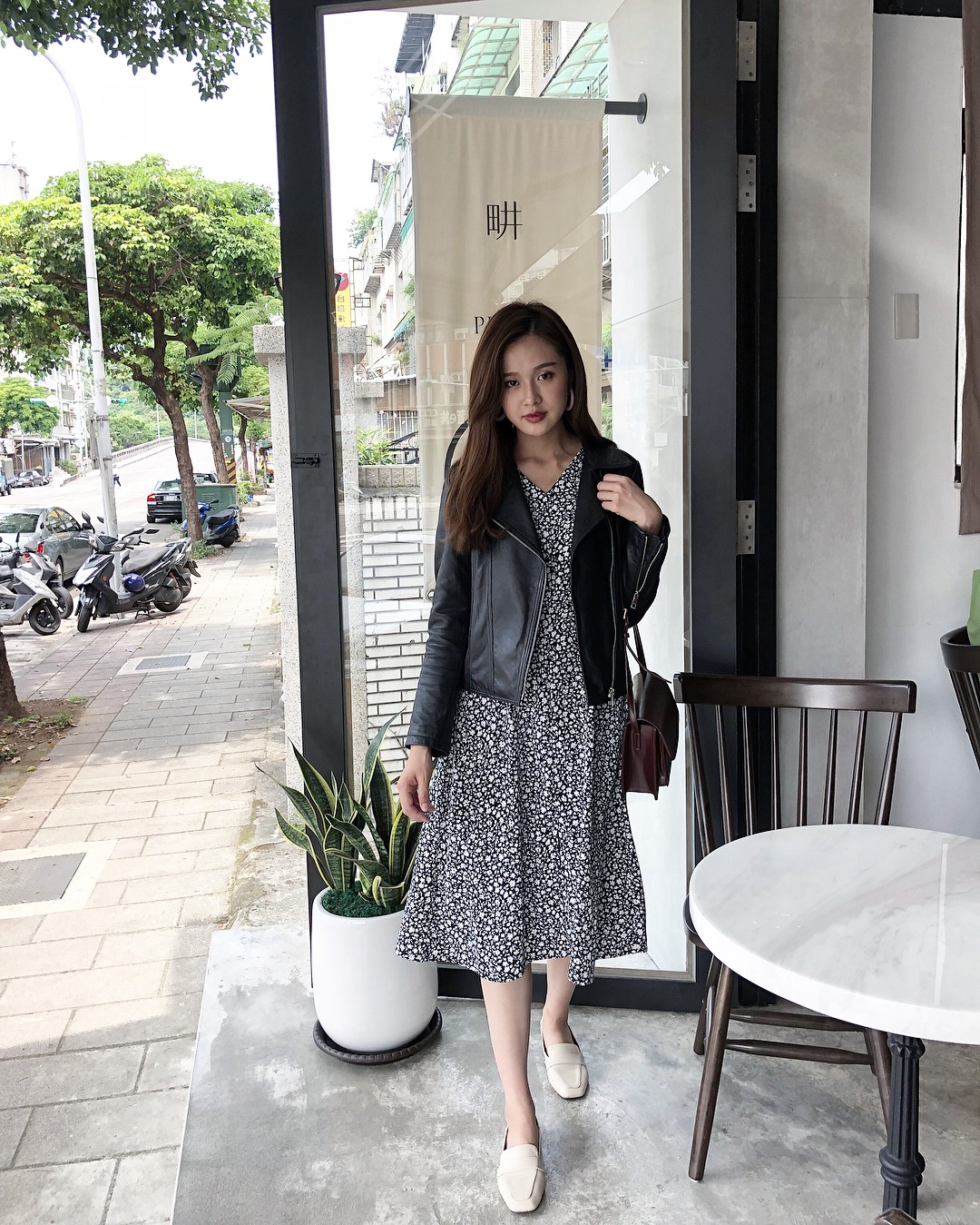 Khi sắm sửa áo khoác cho mùa lạnh, các nàng thấp bé đừng chọn hú họa mà hãy ưu tiên 5 mẫu áo này