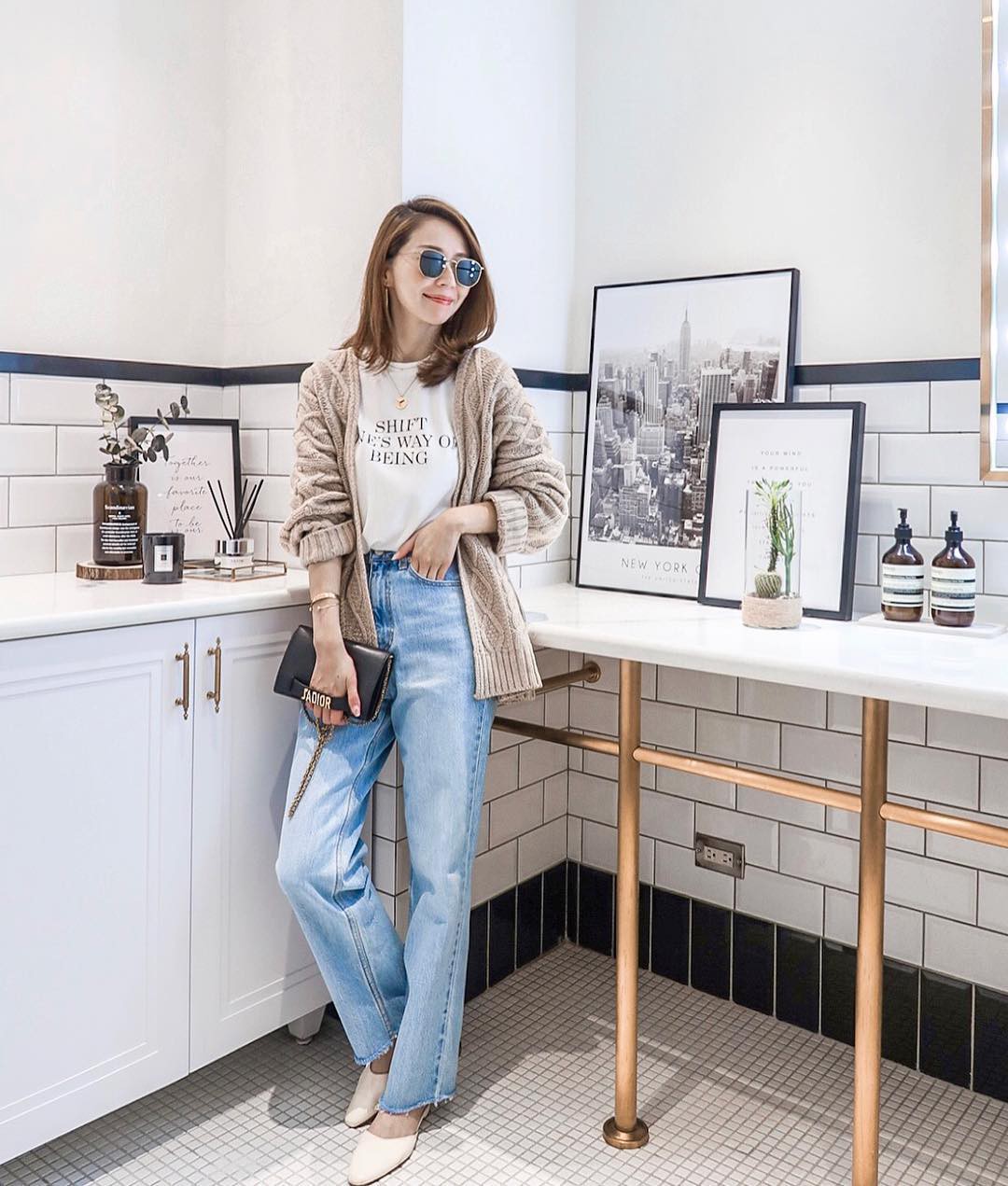 Khi sắm sửa áo khoác cho mùa lạnh, các nàng thấp bé đừng chọn hú họa mà hãy ưu tiên 5 mẫu áo này