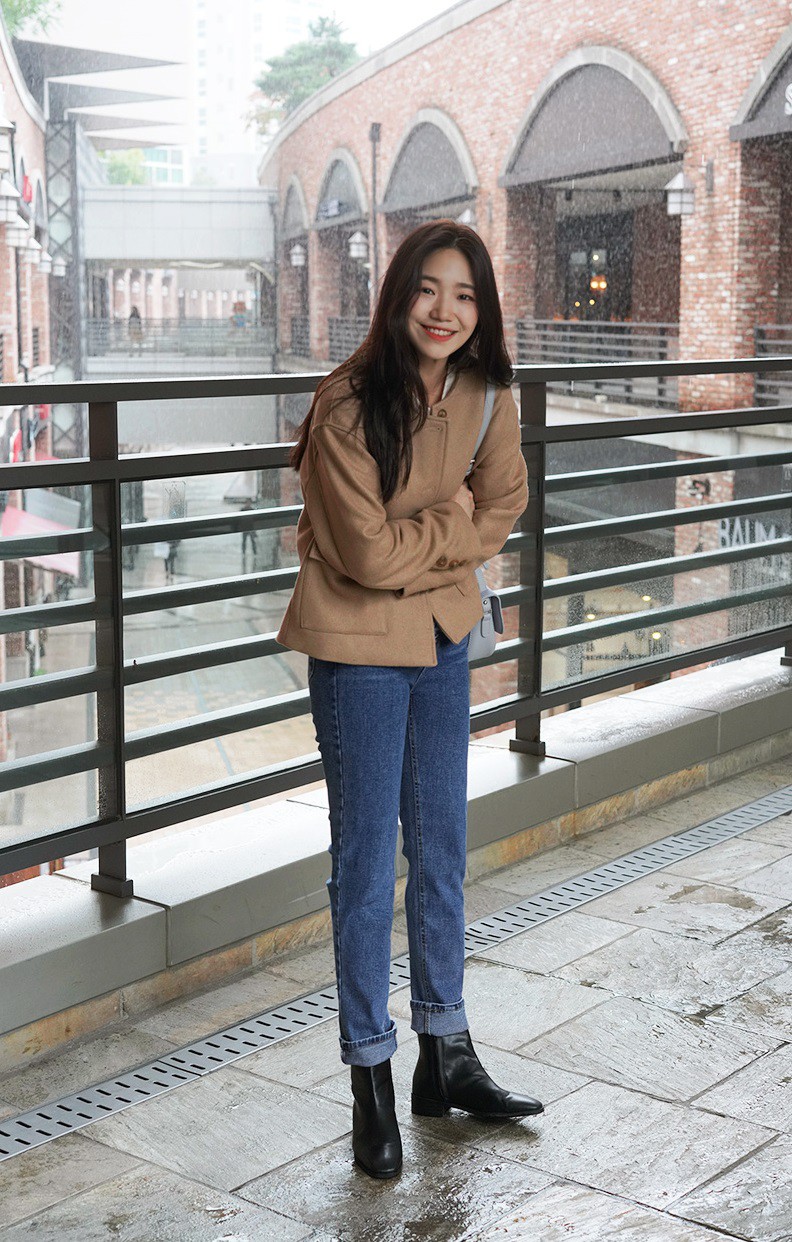 Khi sắm sửa áo khoác cho mùa lạnh, các nàng thấp bé đừng chọn hú họa mà hãy ưu tiên 5 mẫu áo này