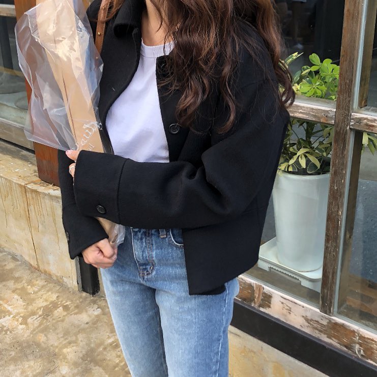 Khi sắm sửa áo khoác cho mùa lạnh, các nàng thấp bé đừng chọn hú họa mà hãy ưu tiên 5 mẫu áo này