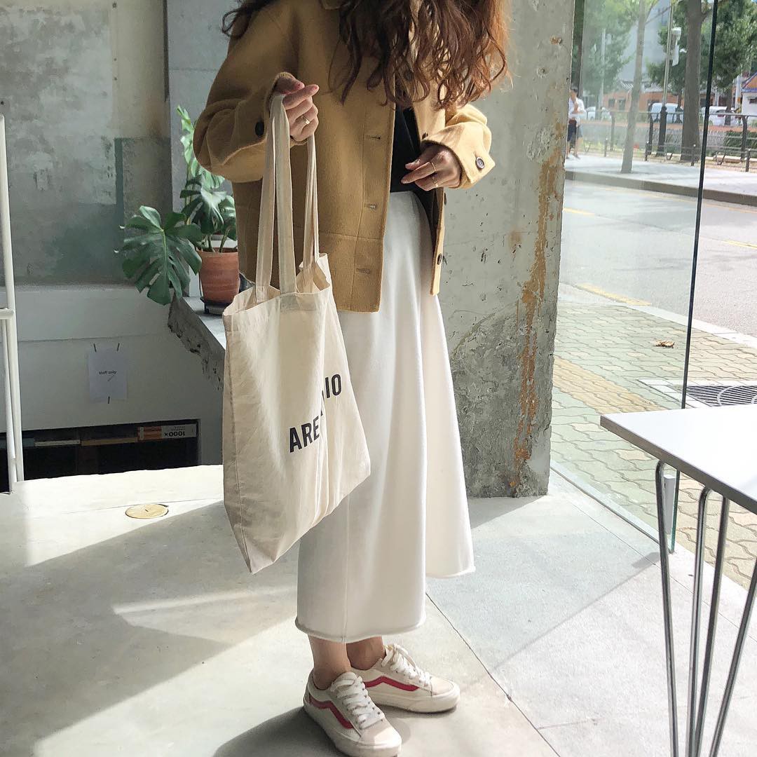 Khi sắm sửa áo khoác cho mùa lạnh, các nàng thấp bé đừng chọn hú họa mà hãy ưu tiên 5 mẫu áo này