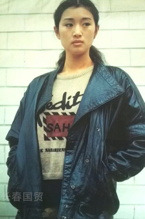 Hé lộ ảnh diện áo tắm thời thanh xuân của Củng Lợi, netizen khen ngợi: Quốc bảo nhan sắc của Trung Hoa Hé lộ ảnh diện áo tắm thời thanh xuân của Củng Lợi, netizen khen ngợi: Quốc bảo nhan sắc của Trung Hoa