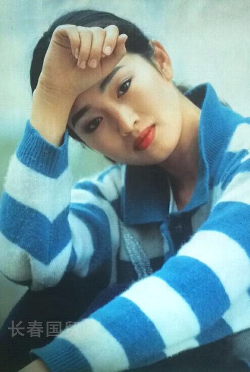 Hé lộ ảnh diện áo tắm thời thanh xuân của Củng Lợi, netizen khen ngợi: Quốc bảo nhan sắc của Trung Hoa Hé lộ ảnh diện áo tắm thời thanh xuân của Củng Lợi, netizen khen ngợi: Quốc bảo nhan sắc của Trung Hoa