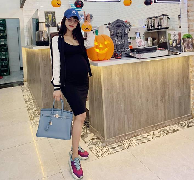 Cận kề ngày sinh nở, Diệp Lâm Anh khoe gương mặt xinh như búp bê háo hức chờ con chào đời