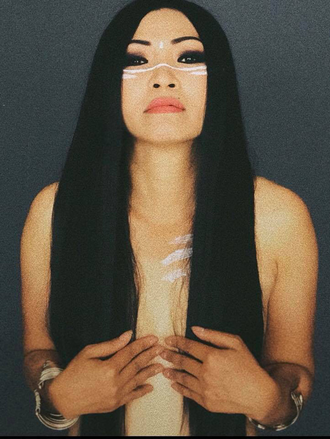 Phương Thanh bất ngờ nổi loạn, bán nude ở tuổi U50