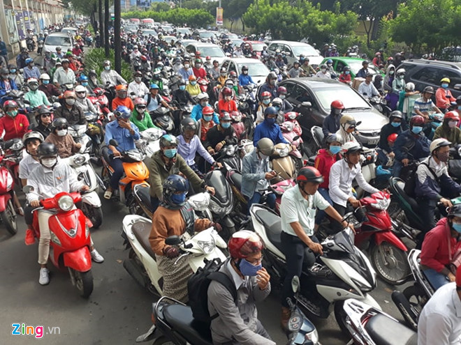 Sập giàn giáo trước hầm Thủ Thiêm, giao thông khu Đông Sài Gòn tê liệt