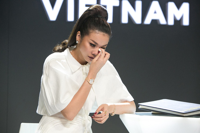 The Face Vietnam tập 2: Khóc nức nở vì mất ngựa chiến, Võ Hoàng Yến tố Thanh Hằng cấu kết với Minh Hằng