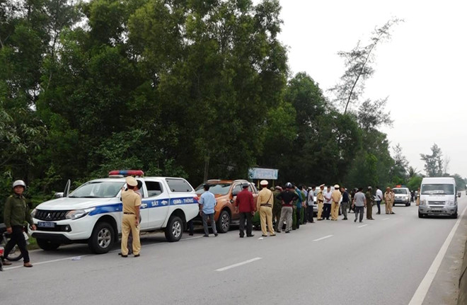 CSGT chặn ôtô bán tải chở hơn 300 kg ma túy đá qua Quảng Bình