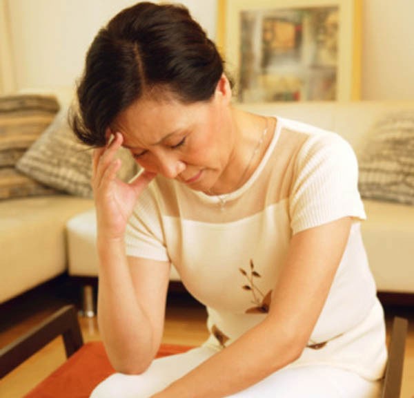 Nhắc con dâu mang đồ lót ra sau nhà phơi, chị dâu tôi cáu kỉnh mắng mẹ chồng: Sao mẹ rách việc thế nhỉ?