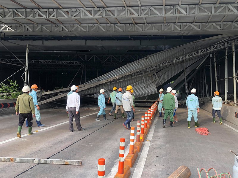 Tài xế tông sập giàn giáo ở hầm Thủ Thiêm nói gì?