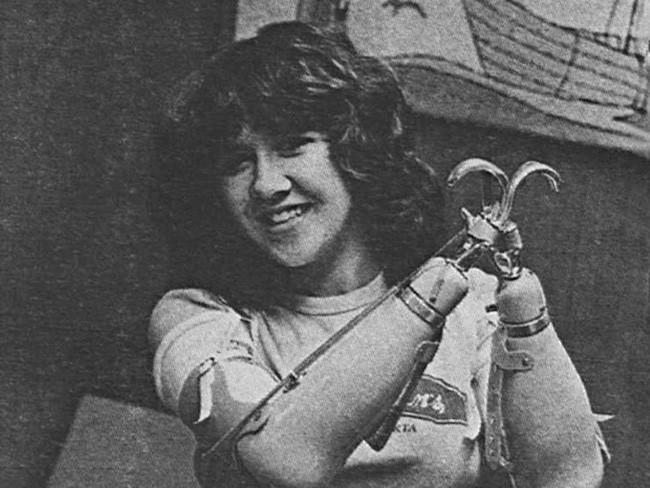 Đêm kinh hoàng của thiếu nữ 15 tuổi, bị cưỡng bức, chặt tay rồi vứt bên đường, cuối cùng lại bị hung thủ kiện ngược