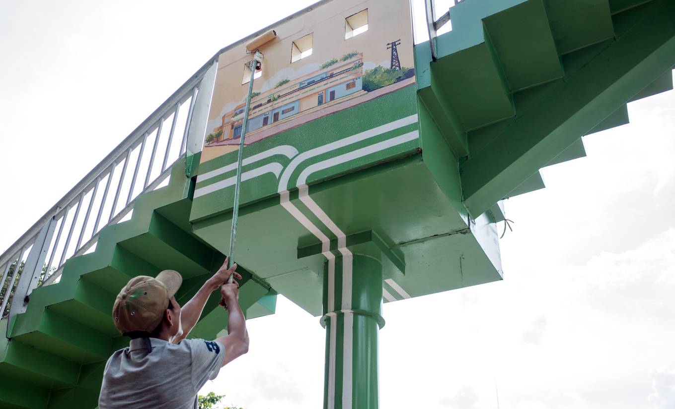 7 cầu bộ hành ở TP HCM được khoác áo mới