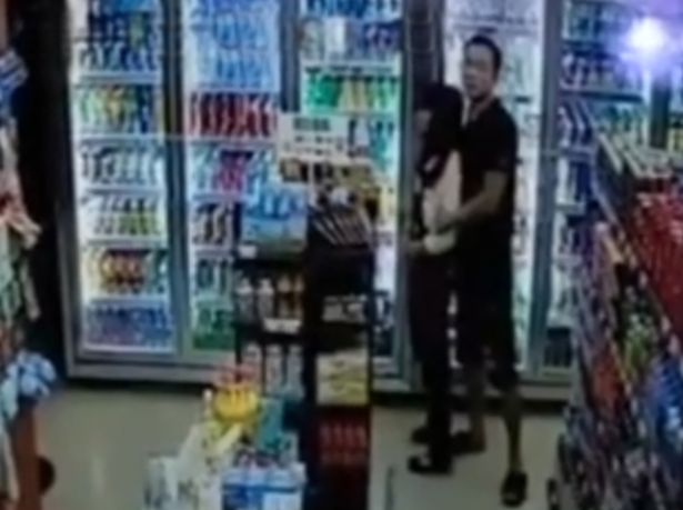 Khoảnh khắc đặc nhiệm TQ bắn chết kẻ cầm dao kề cổ con tin