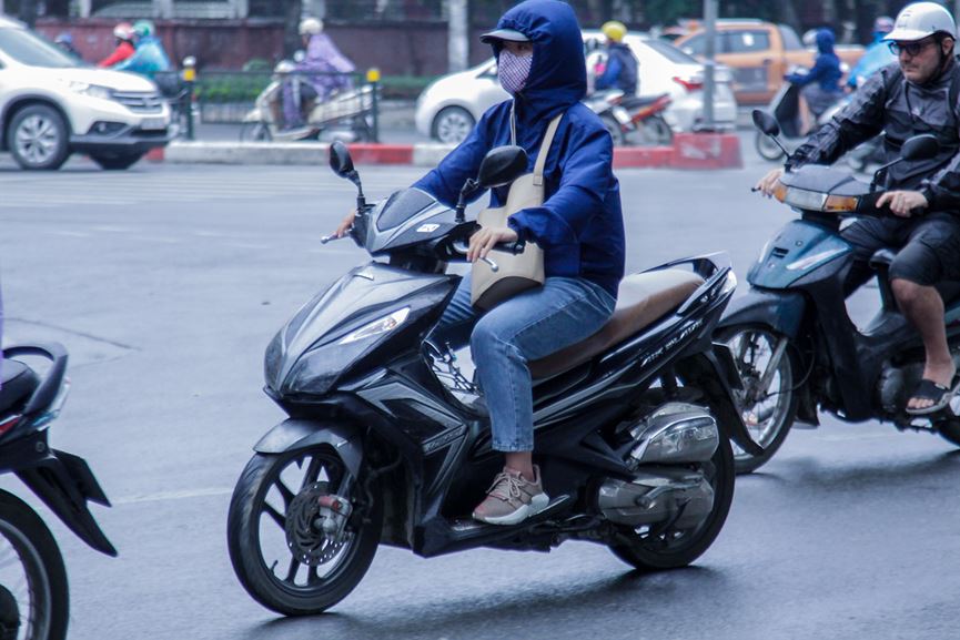 Người Hà Nội run run trong cái lạnh đầu mùa