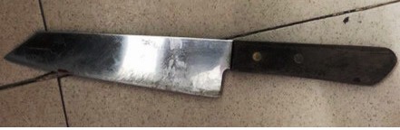 Bất ngờ về kẻ bịt mặt, cầm dao dí vào cổ người phụ nữ để cướp tiền