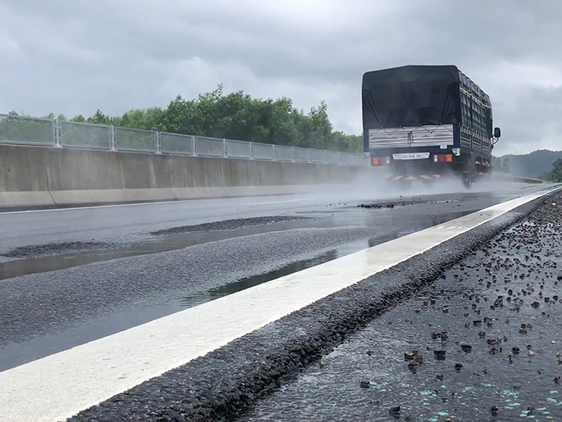 ‘Sang tay’ gói thầu 1.394 tỉ: Chuyện thường?