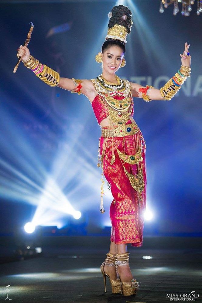 Phương Nga lọt top 2 trang phục truyền thống đẹp nhất Hoa hậu Hòa bình quốc tế