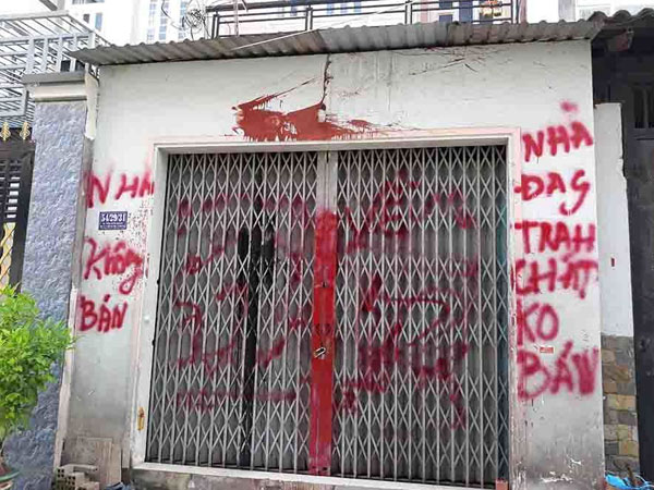 Chính quyền lập chốt bảo vệ nhà cô giáo viết đơn xin ‘giang hồ’ đi dạy