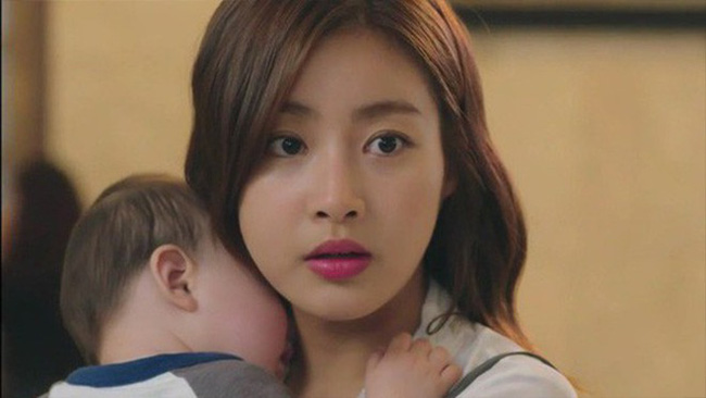 Nhờ cô bạn thân trông con giúp mấy ngày đi công tác, ai ngờ cô ấy trông luôn cả chồng tôi Nhờ cô bạn thân trông con giúp mấy ngày đi công tác, ai ngờ cô ấy trông luôn cả chồng tôi