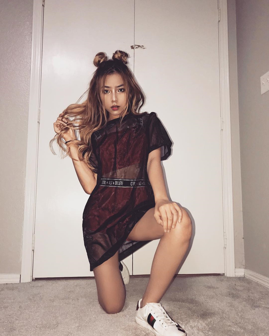 Cuộc sống toàn hàng hiệu, đi xe sang của tiểu thư 10X Việt ở Mỹ