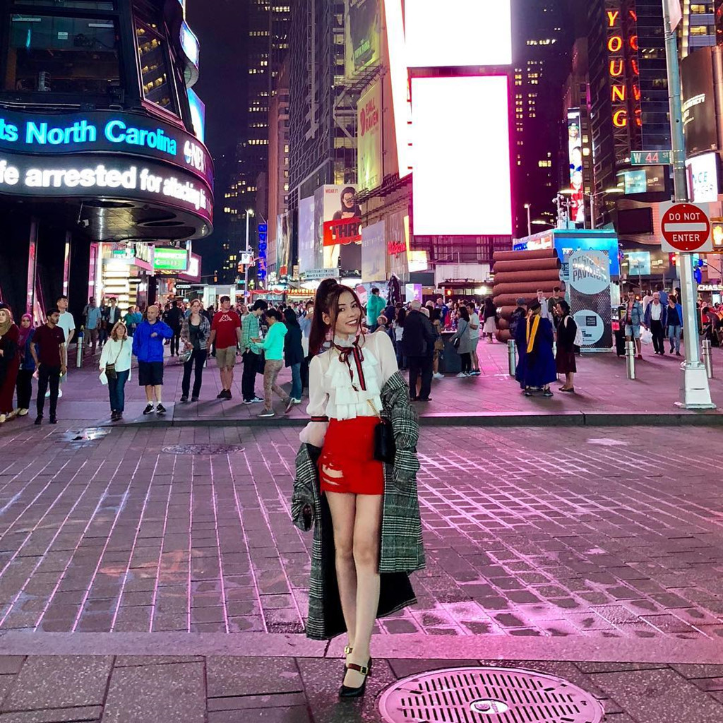 Cuộc sống toàn hàng hiệu, đi xe sang của tiểu thư 10X Việt ở Mỹ