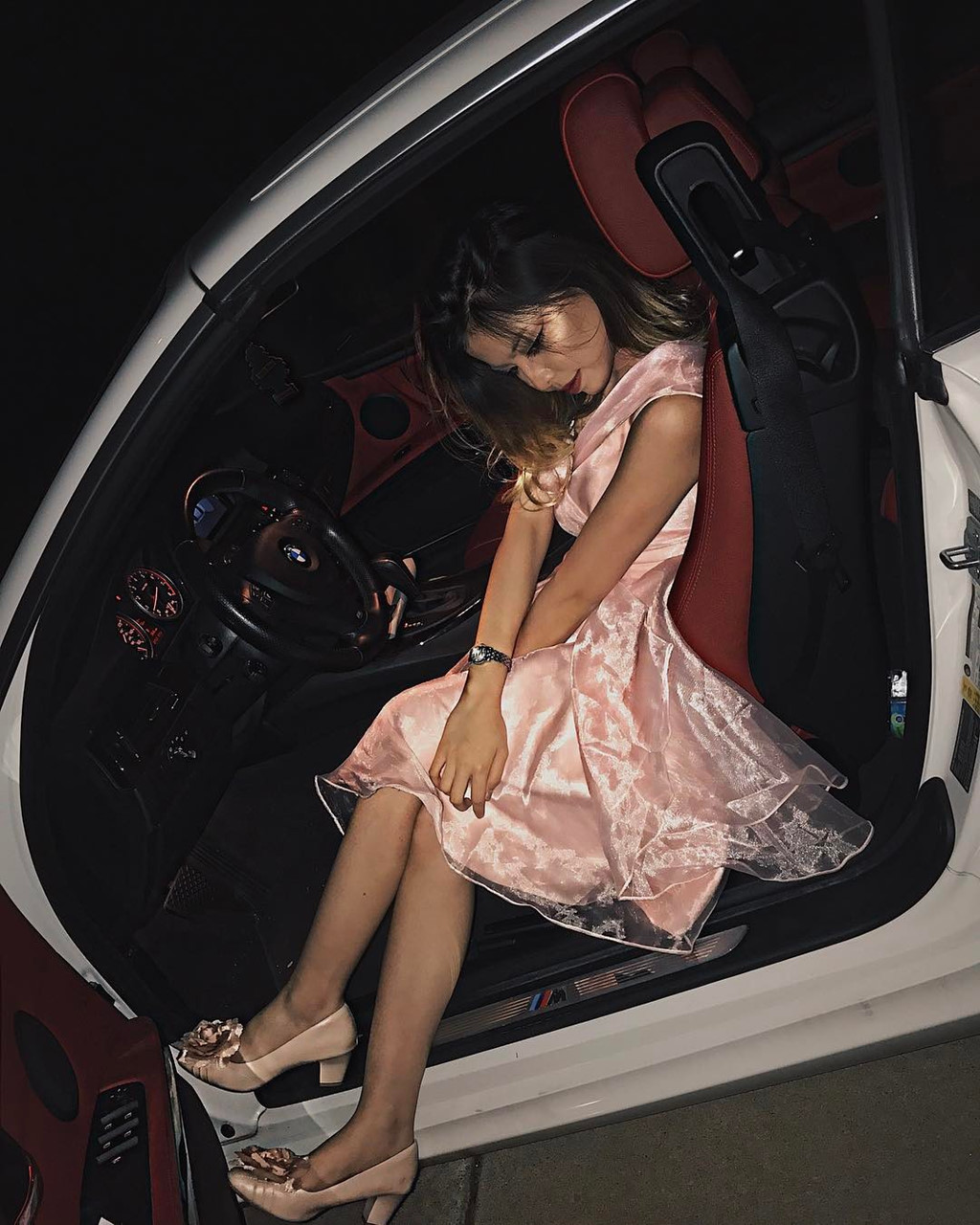 Cuộc sống toàn hàng hiệu, đi xe sang của tiểu thư 10X Việt ở Mỹ