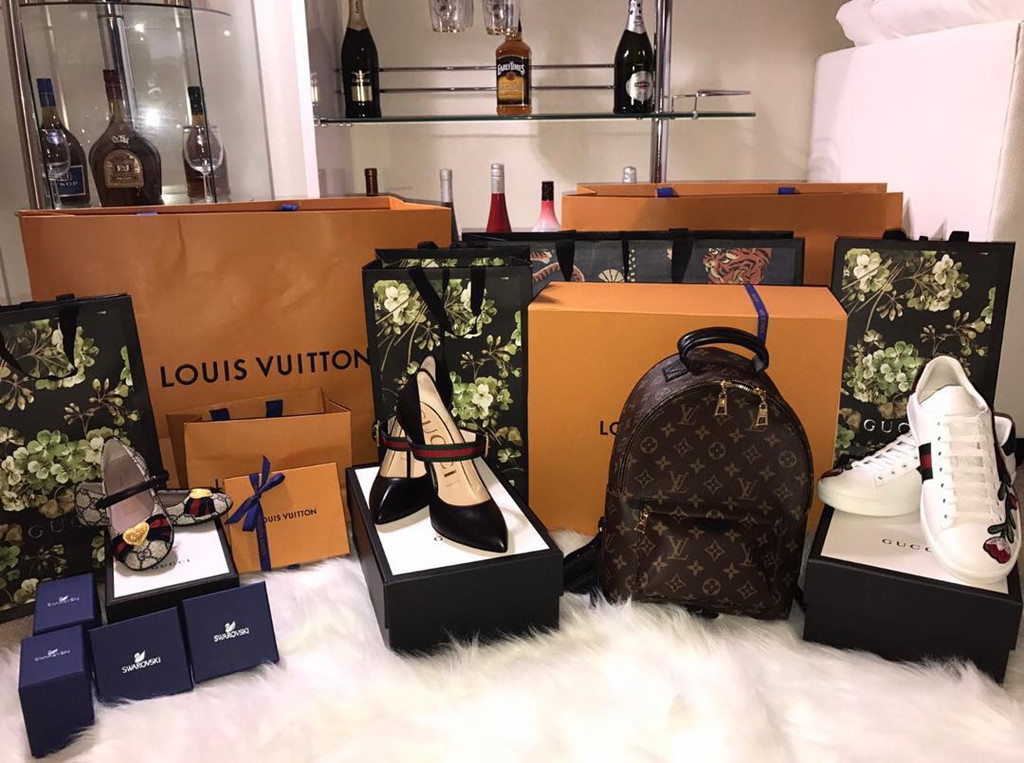 Cuộc sống toàn hàng hiệu, đi xe sang của tiểu thư 10X Việt ở Mỹ