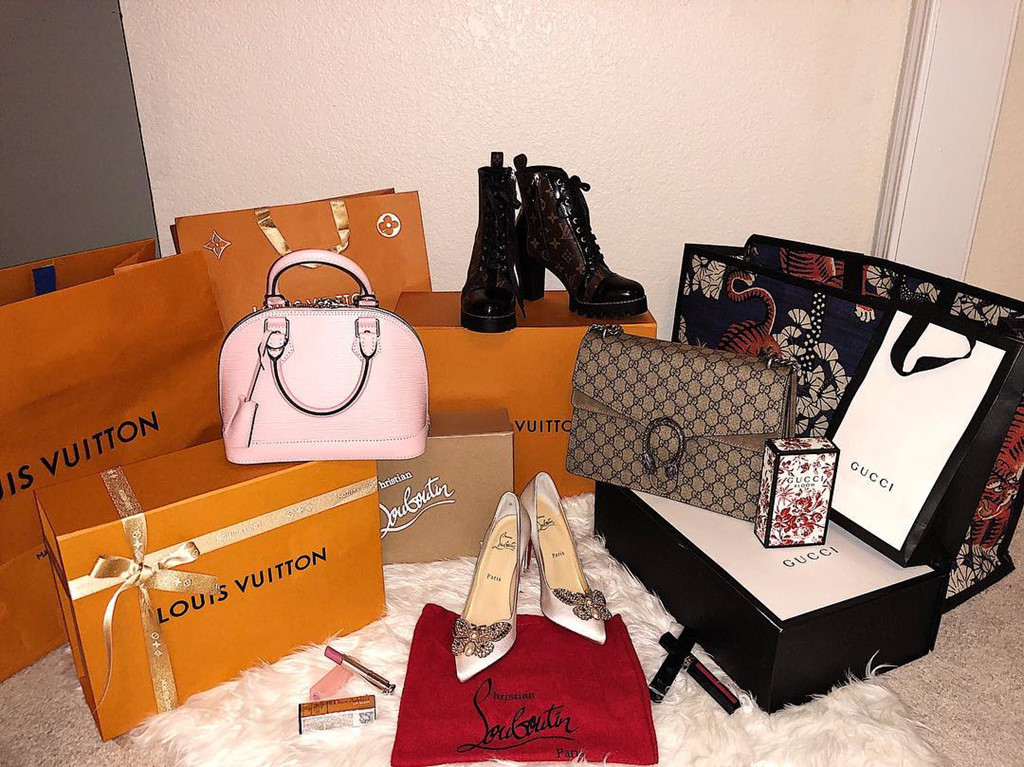 Cuộc sống toàn hàng hiệu, đi xe sang của tiểu thư 10X Việt ở Mỹ