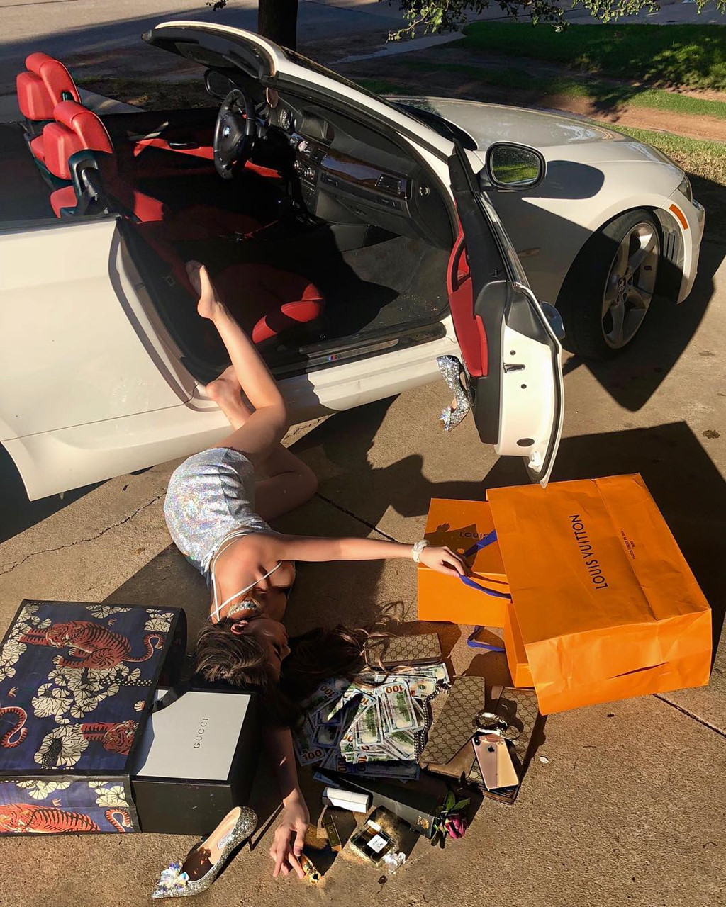 Cuộc sống toàn hàng hiệu, đi xe sang của tiểu thư 10X Việt ở Mỹ