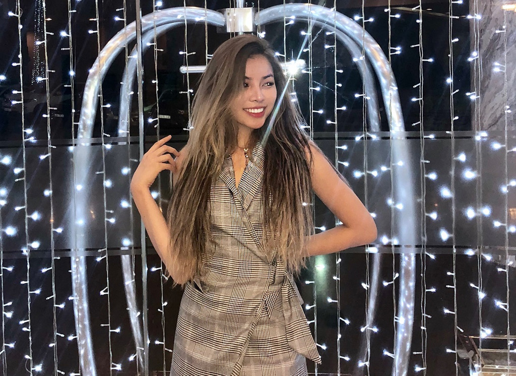 Cuộc sống toàn hàng hiệu, đi xe sang của tiểu thư 10X Việt ở Mỹ