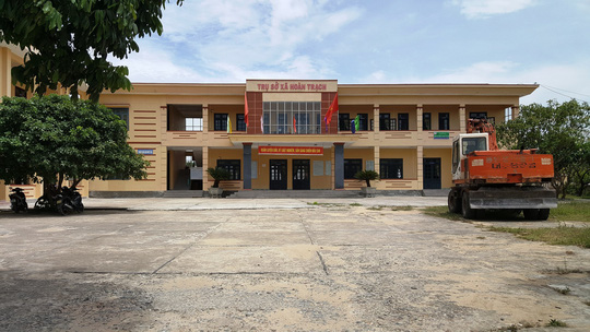 Chủ tịch xã mất chức vì để vợ, con đi lạc vào hộ nghèo