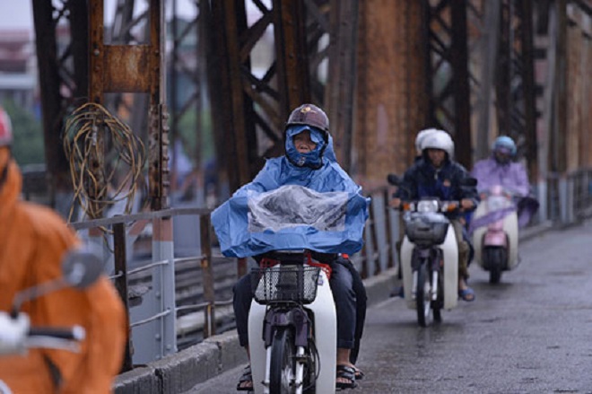 Không khí lạnh tràn xuống, miền Bắc mưa rào, có nơi lạnh 18 độ C