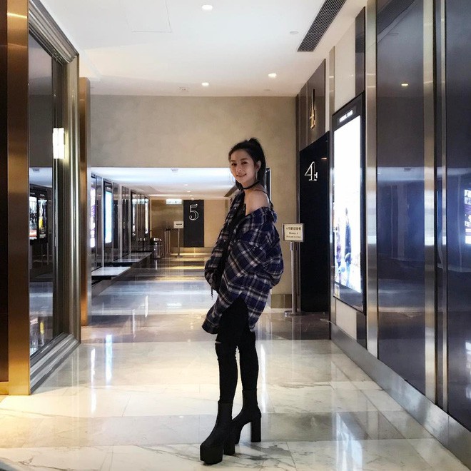 Xuất hiện vài phút, con gái 17 tuổi của nữ hoàng phim 18+ gây sốt vì quá đẹp, khí chất