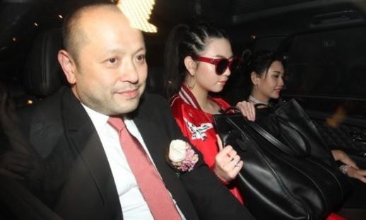 Xuất hiện vài phút, con gái 17 tuổi của nữ hoàng phim 18+ gây sốt vì quá đẹp, khí chất