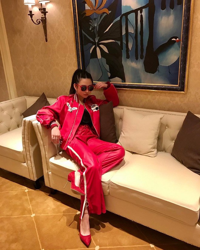 Xuất hiện vài phút, con gái 17 tuổi của nữ hoàng phim 18+ gây sốt vì quá đẹp, khí chất