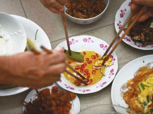 Người phụ nữ bị ung thư dạ dày giai đoạn cuối vì thói quen nấu nướng tai hại