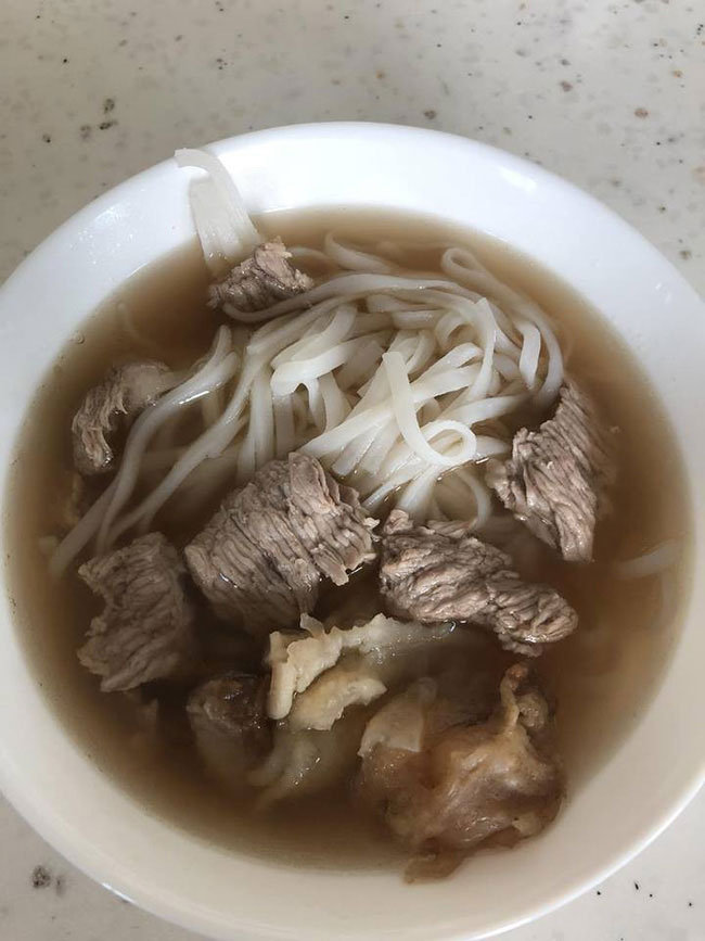 Nấu phở cho mẹ chồng ốm nhưng vẫn bị lạnh nhạt, nàng dâu khiến dân tình cười nghiêng ngả khi cho xem ảnh tô phở