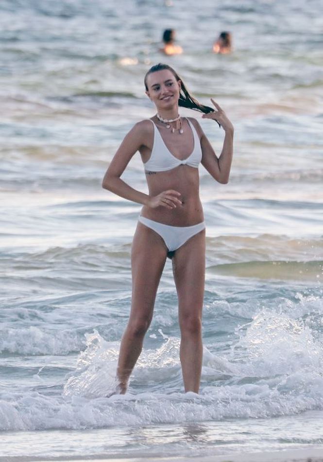 Mê đắm ngắm vóc dáng của chân dài 9x người Đức