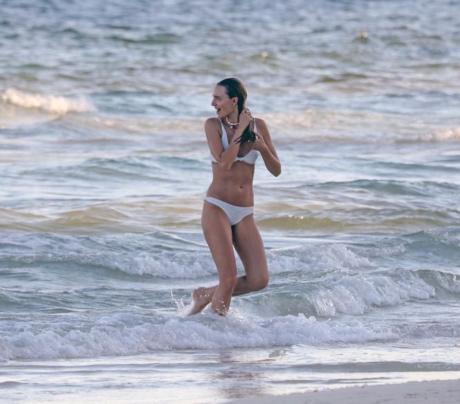 Mê đắm ngắm vóc dáng của chân dài 9x người Đức