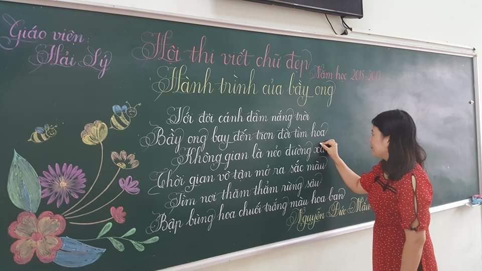 Khi giáo viên tiểu học đi thi viết chữ đẹp: Không máy in hay font chữ xịn sò nào có thể sánh ngang với bàn tay cô giáo!