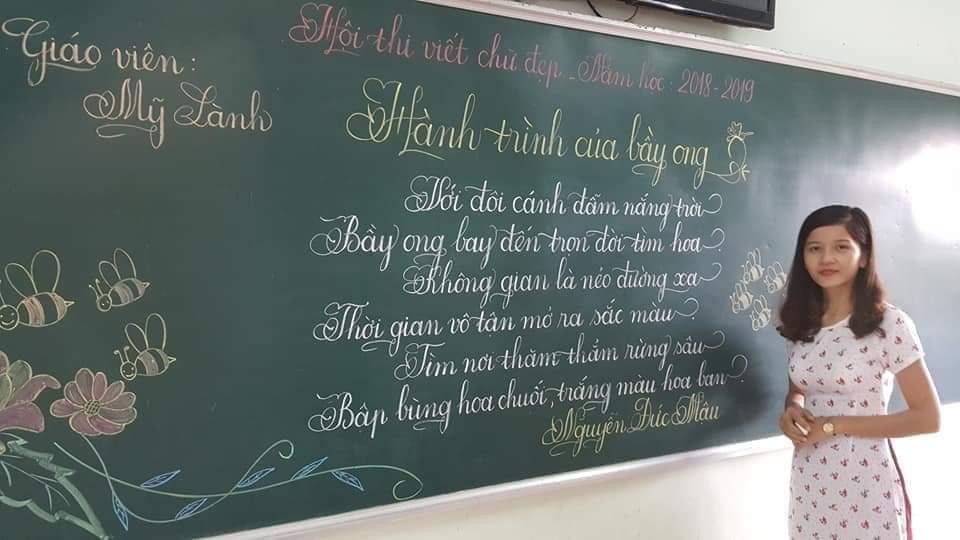 Khi giáo viên tiểu học đi thi viết chữ đẹp: Không máy in hay font chữ xịn sò nào có thể sánh ngang với bàn tay cô giáo!