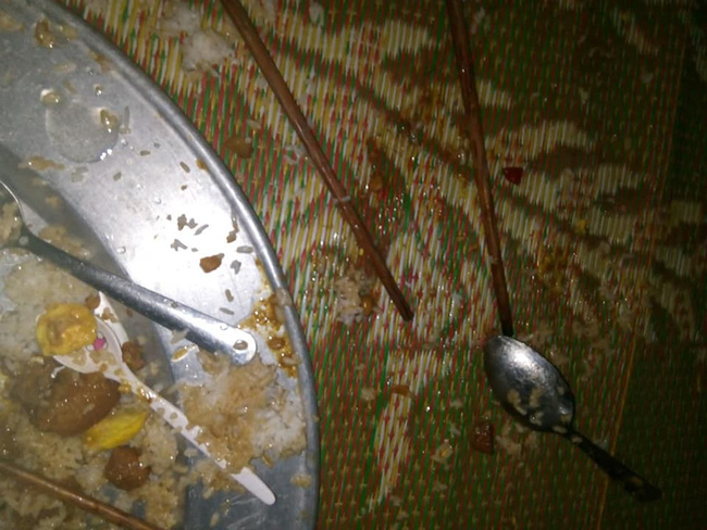 Vợ kể khổ chưa ăn cơm chồng đã hất đổ mâm khiến chị em bức xúc, khi biết lý do lại hùa vào trách thêm