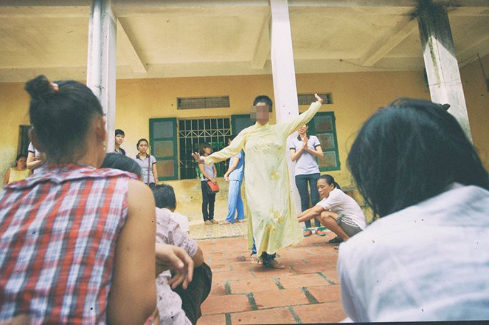 28 tuổi không chịu lấy chồng, cô gái bị hỏi nhiều đến mức nổi điên, liên tục đòi chết