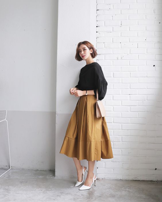 Phối chân váy kaki hợp mốt mùa thu cho nàng công sở