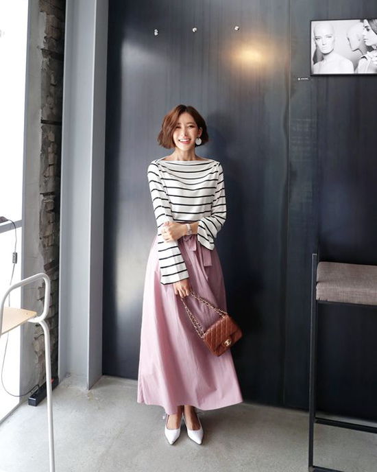 Phối chân váy kaki hợp mốt mùa thu cho nàng công sở