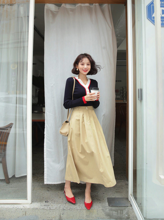 Phối chân váy kaki hợp mốt mùa thu cho nàng công sở