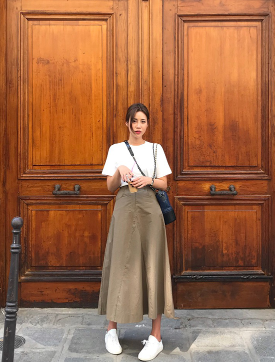 Phối chân váy kaki hợp mốt mùa thu cho nàng công sở