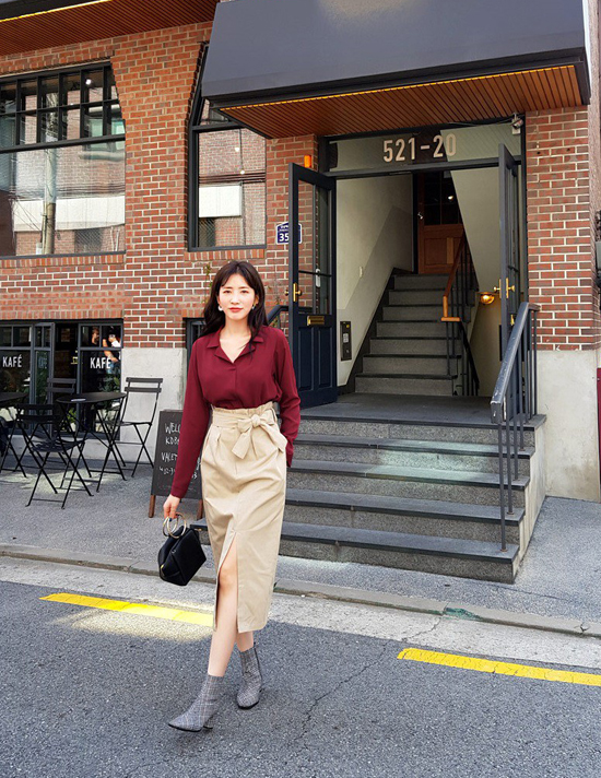 Phối chân váy kaki hợp mốt mùa thu cho nàng công sở