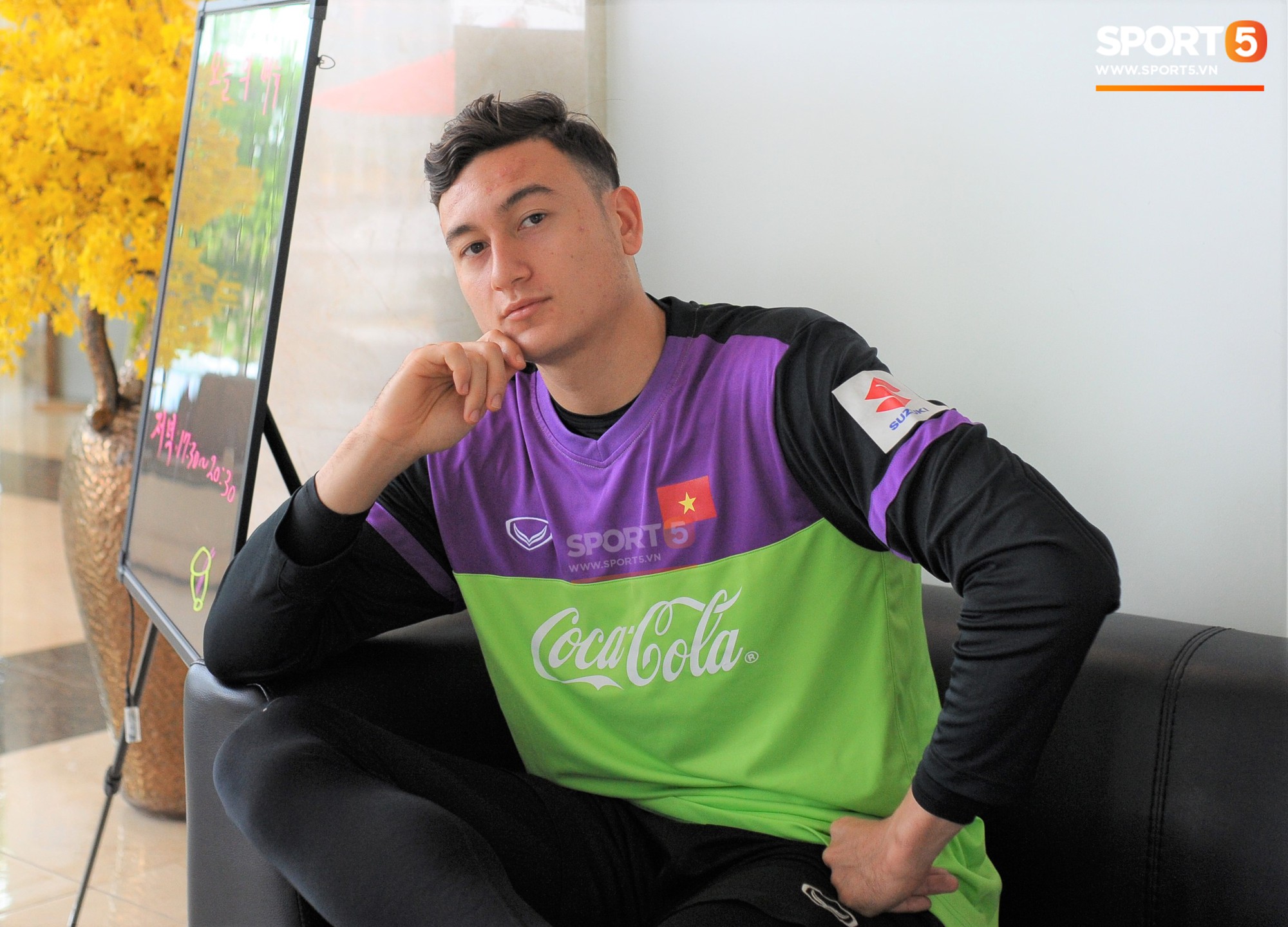 Lâm tây đẹp trai lạ thường qua góc máy của phó nháy Hà Đức Chinh