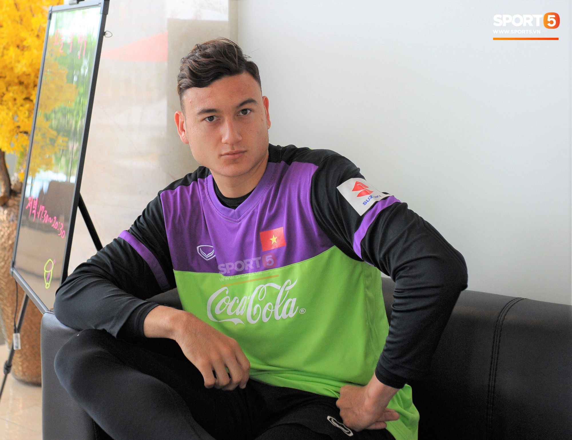 Lâm tây đẹp trai lạ thường qua góc máy của phó nháy Hà Đức Chinh